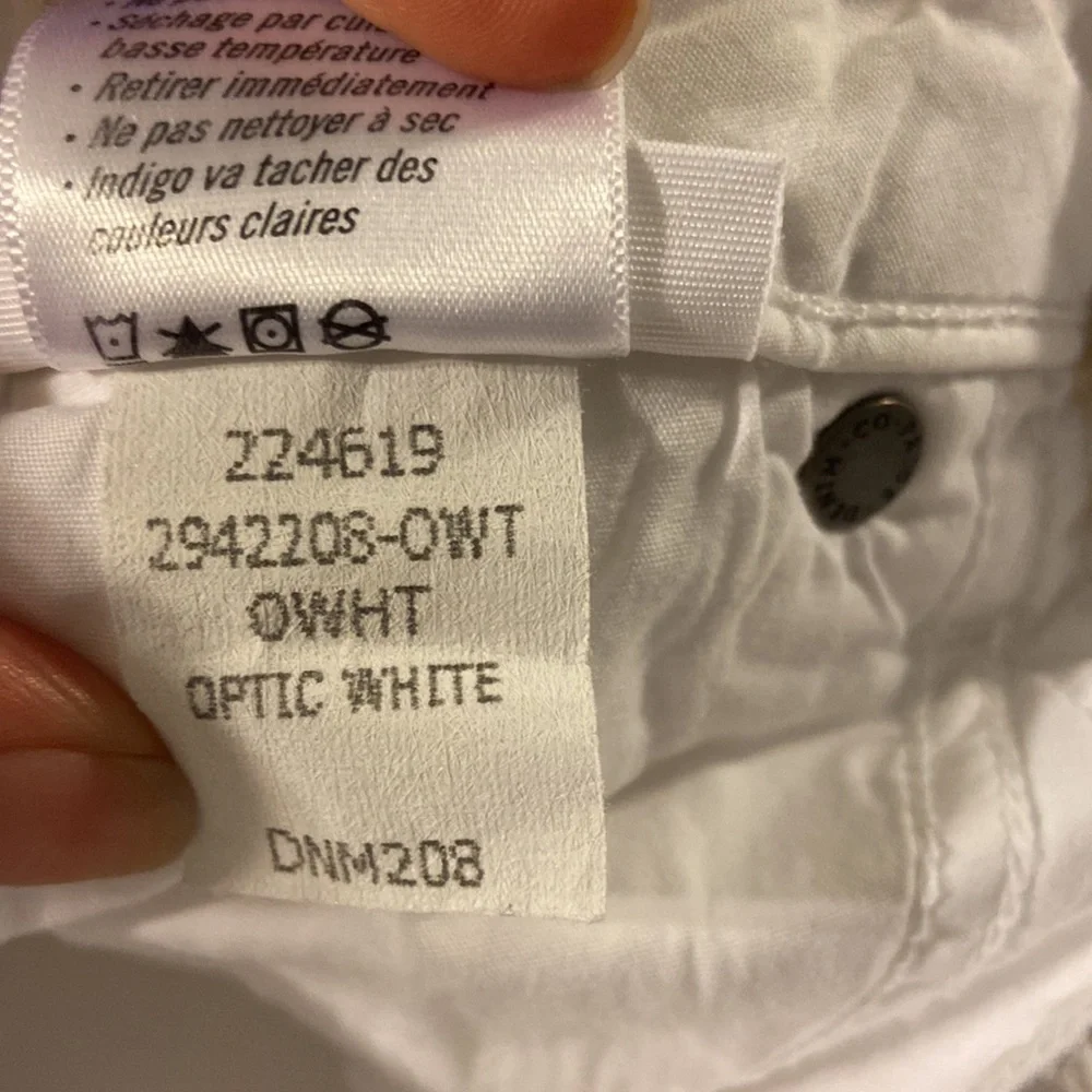 PAIGE Skyline Crop Skinny Jeans in Optic White. Size 27